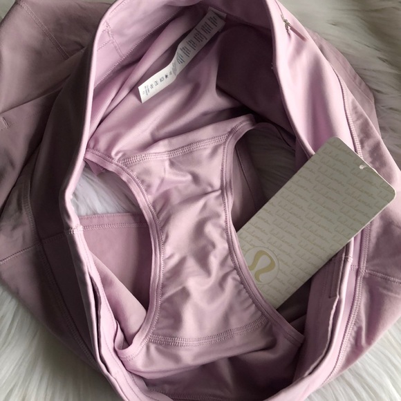 JUST IN✔️LULULEMON SHORT NWT - Picture 6 of 8